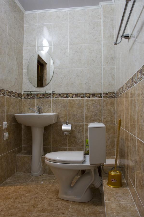 Hotel Akmaral Каракол Екстериор снимка