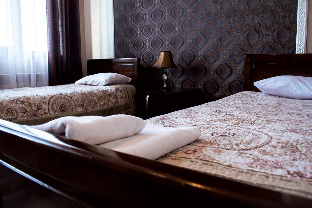 Hotel Akmaral Каракол Екстериор снимка